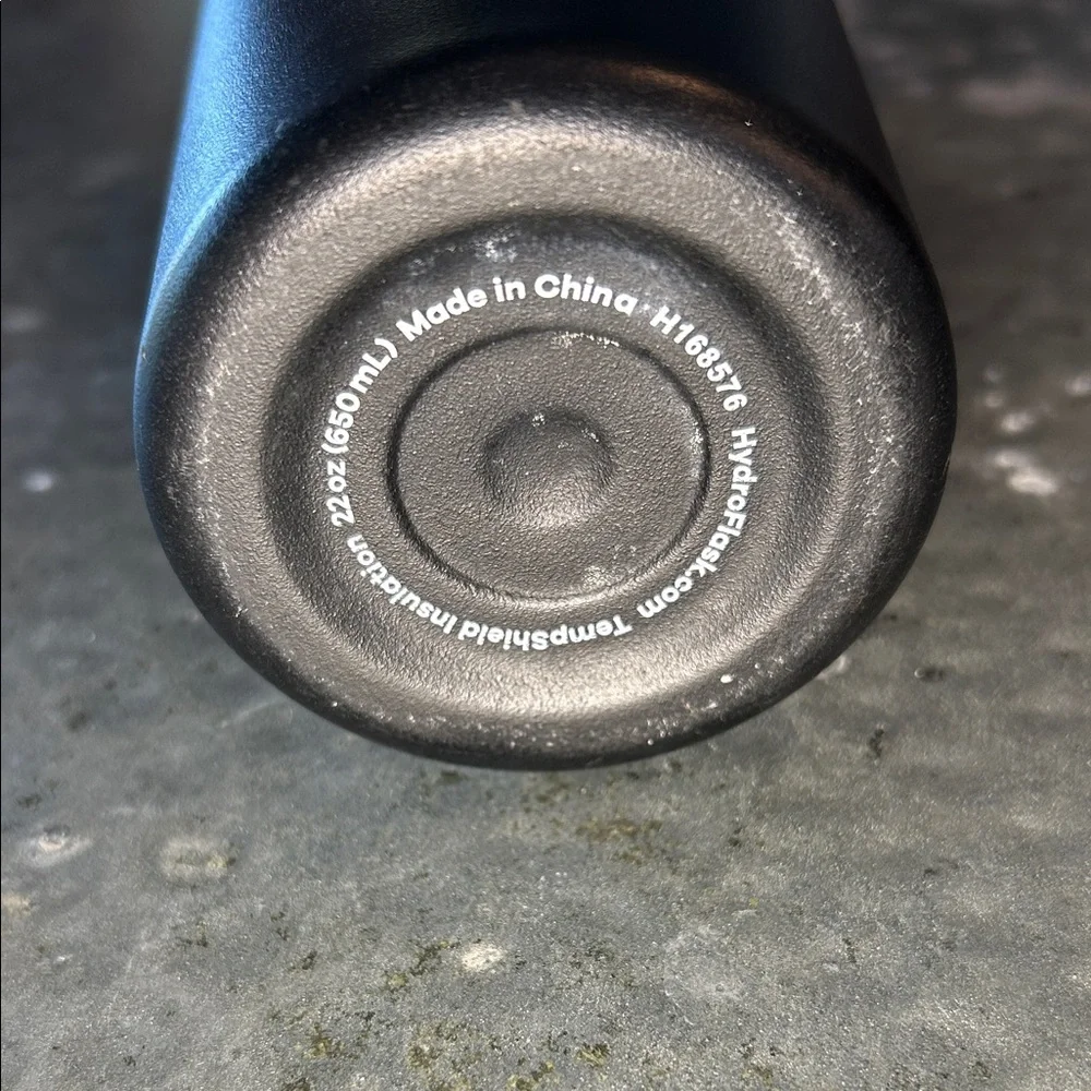 Hydro Flask Matte Black Tumbler with Silver Rim - Picture 4 of 6